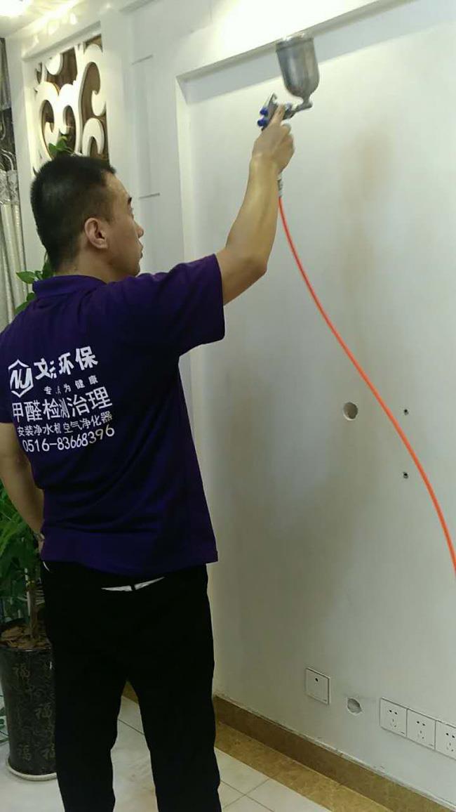 2017年7月20日天域華府背景墻除甲醛施工現(xiàn)場